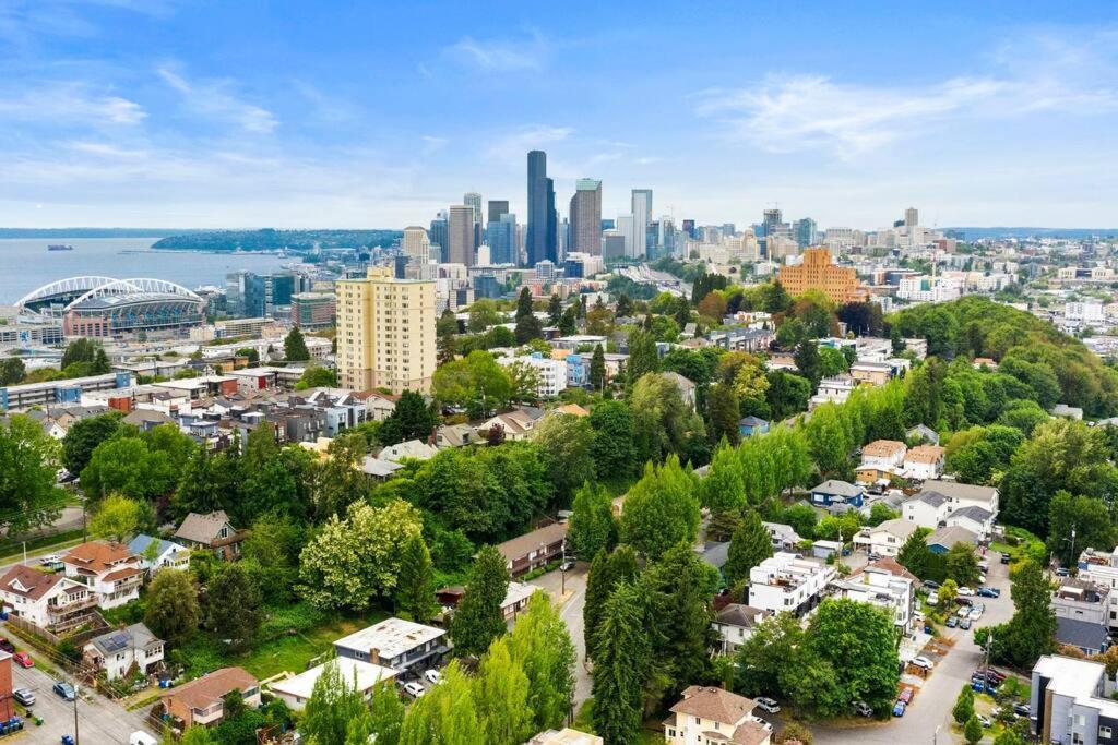 Hillside In Seattle - Updated And Well Appointed. Luaran gambar